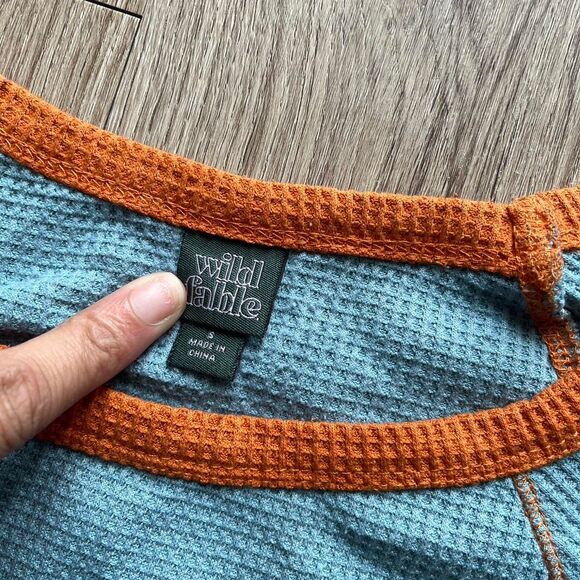Wild Fable Women's blue and orange crop top Size Small - Picture 2 of 4